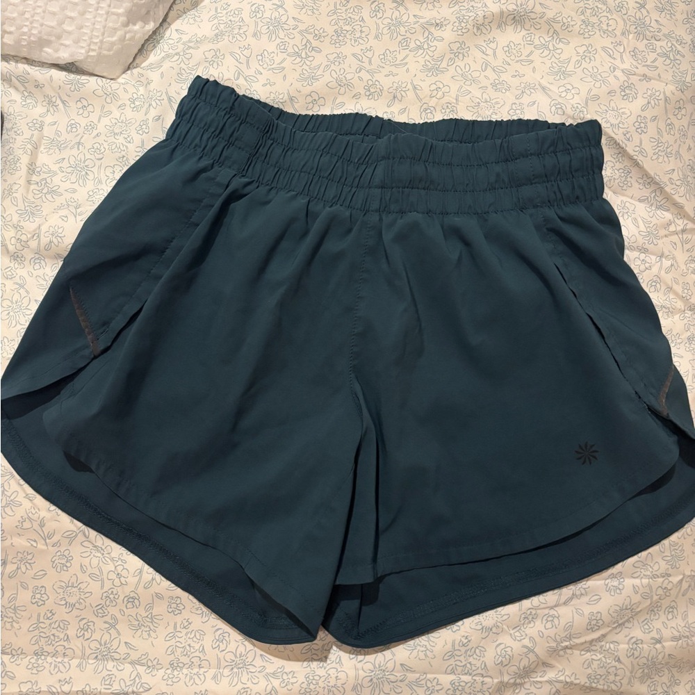 Athleta forest green flowy shorts